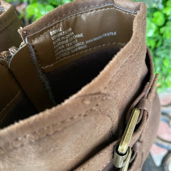 JustFab Binnae High Heeled Bootie; Brown Suede W/Multi-Straps & Buckles; Size 9 - Picture 11 of 13